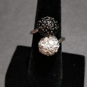 * Black & White Ball Silver Ring .925